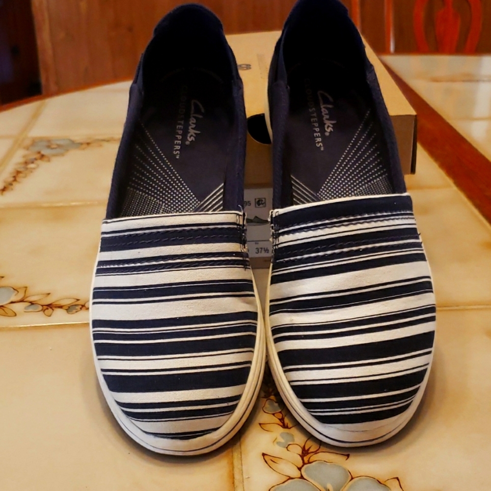 CLOUDSTEPPERS BY CLARKS Breeze Step Navy & White Ladies slip on shoes size 7 Med